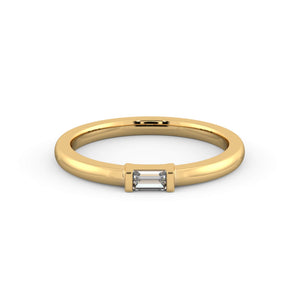 Single Baguette Diamond Ring in Yellow Gold